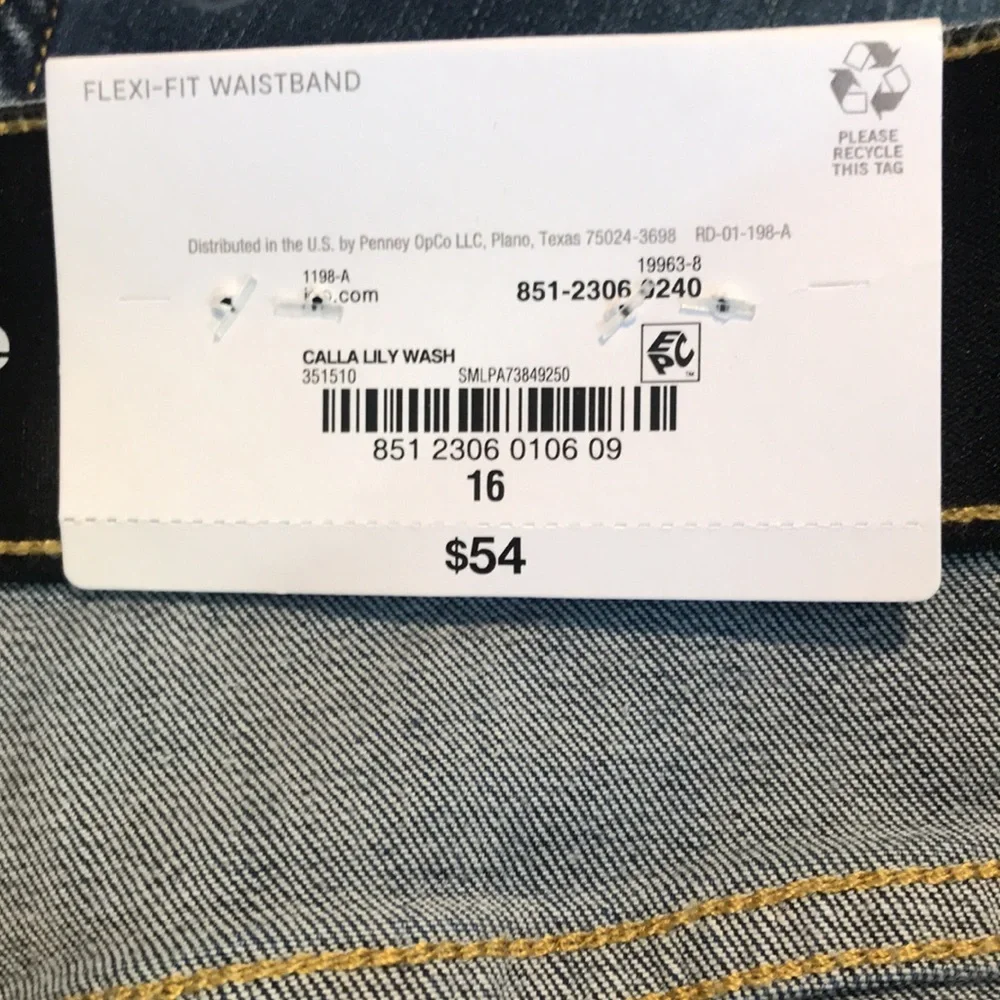 NEW Liz Claiborne Wide Leg Jean. 16‎